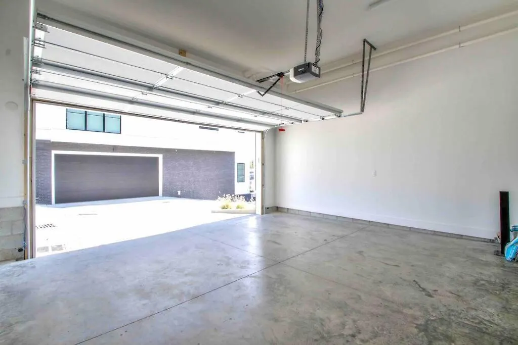 Luxurious Morden Loft Huge Rooftop & Skyline Views Nashville Holiday home